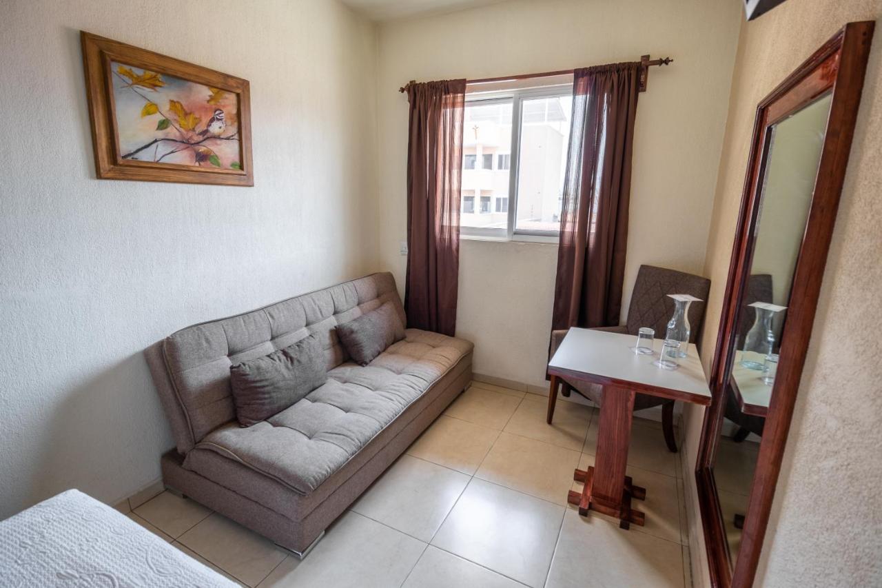 Hotel Casa Garatusa Yuriria Bagian luar foto