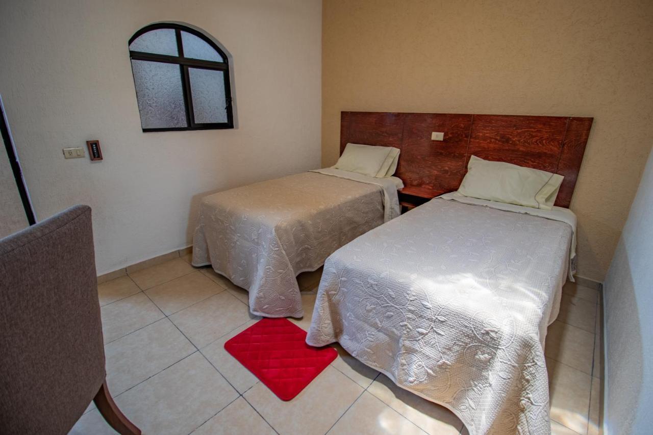 Hotel Casa Garatusa Yuriria Bagian luar foto
