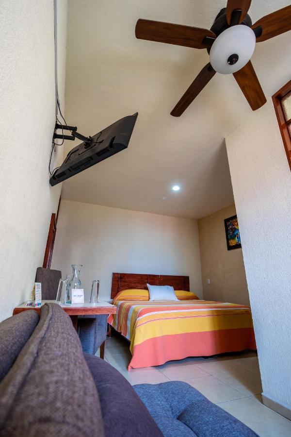 Hotel Casa Garatusa Yuriria Bagian luar foto